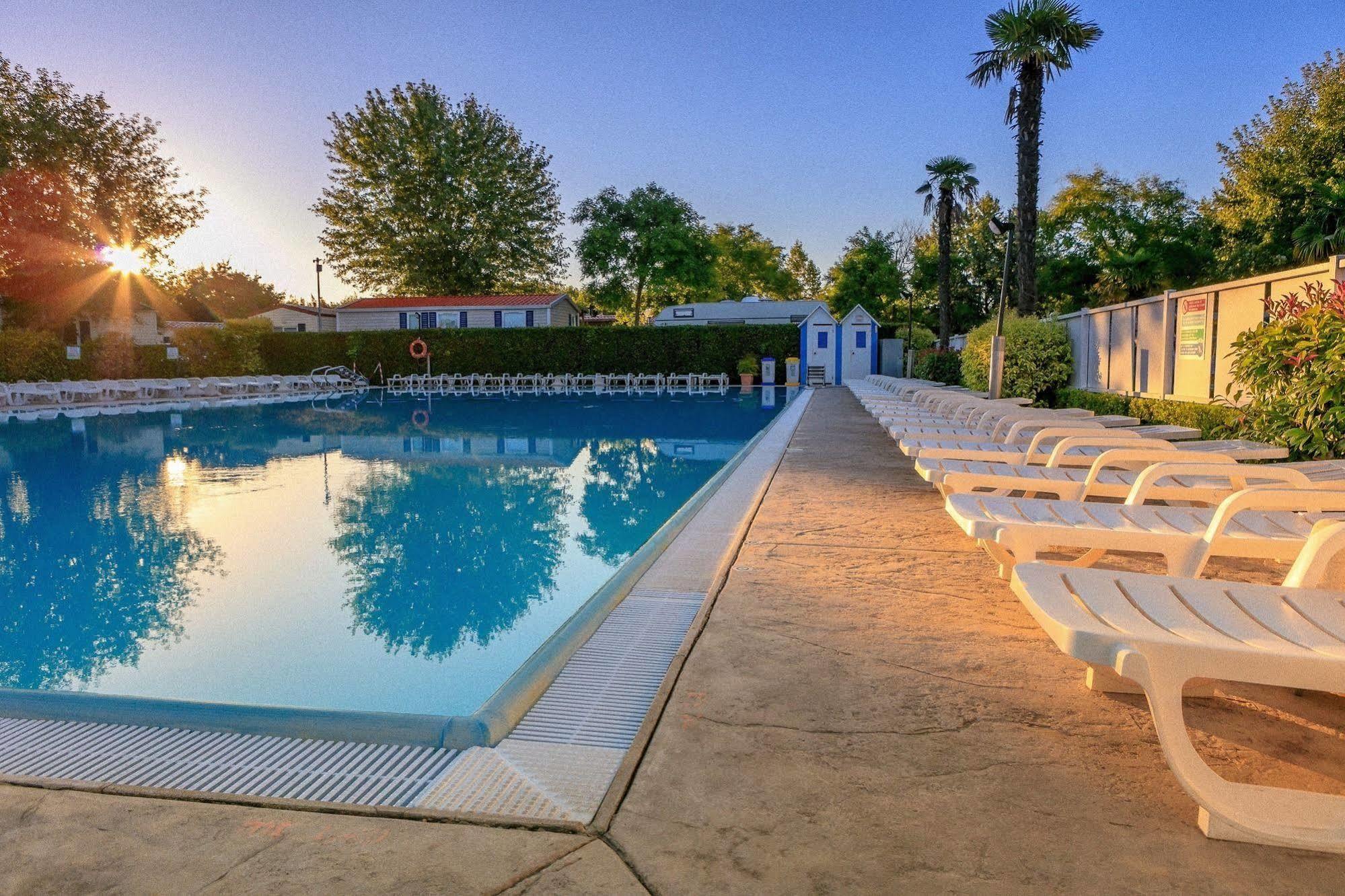 Butterfly Camping Village Peschiera del Garda Luaran gambar